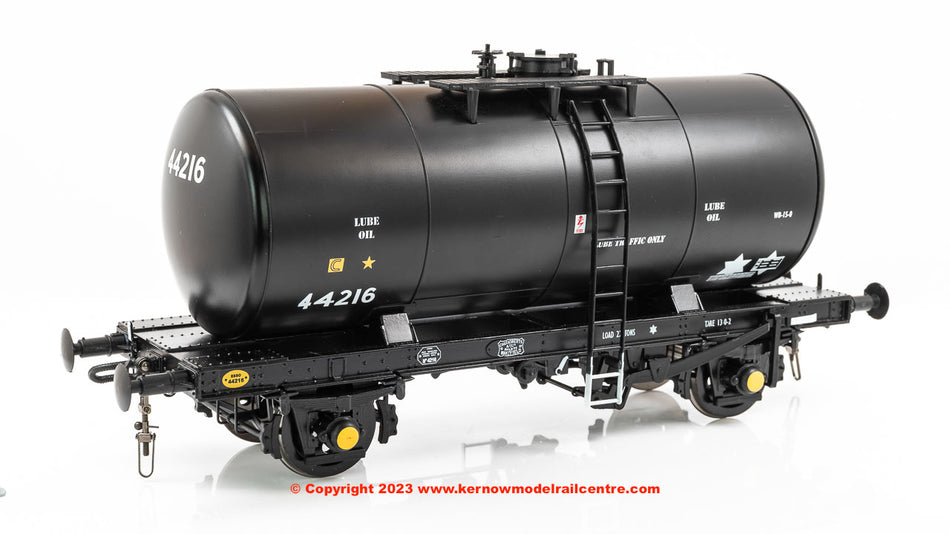 1019 Heljan 35 Ton B Tank 44216 - ESSO Lube Traffic Only