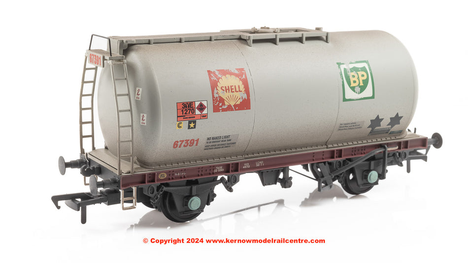 37-577B Bachmann BR 45T TTA Tank Wagon 67391 - Shell-BP wthd
