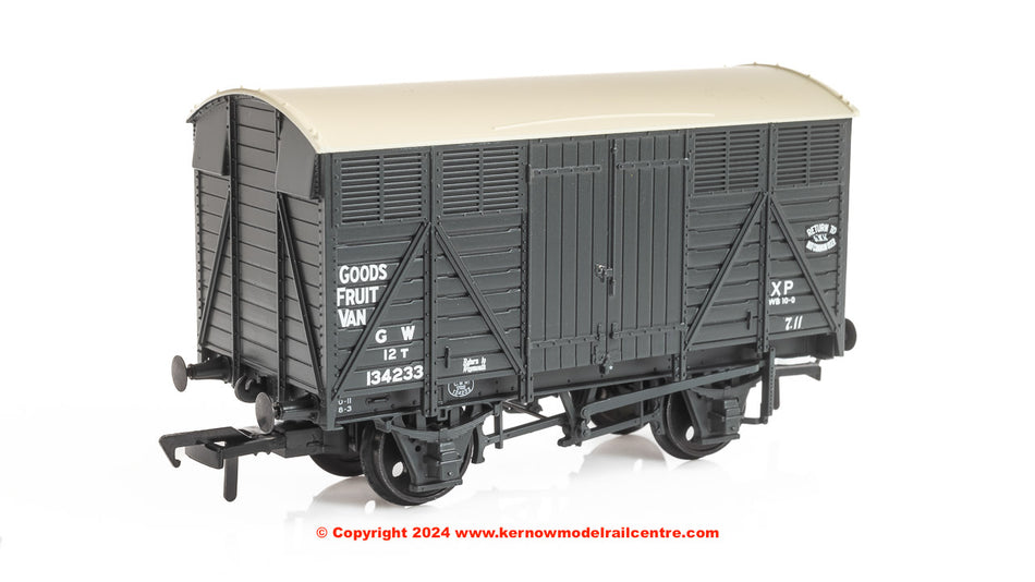 37-751F Bachmann GWR 12 Ton Fruit Van GWR Grey