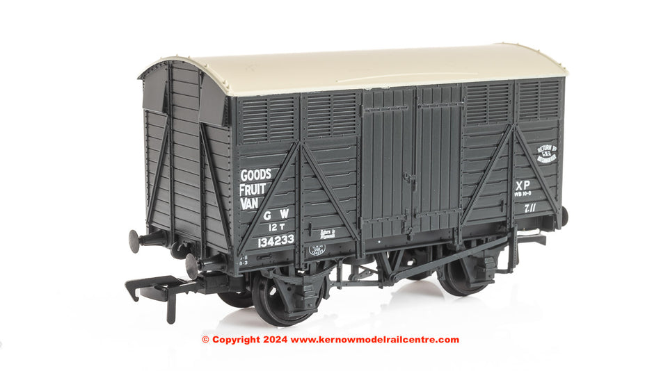 37-751F Bachmann GWR 12 Ton Fruit Van GWR Grey