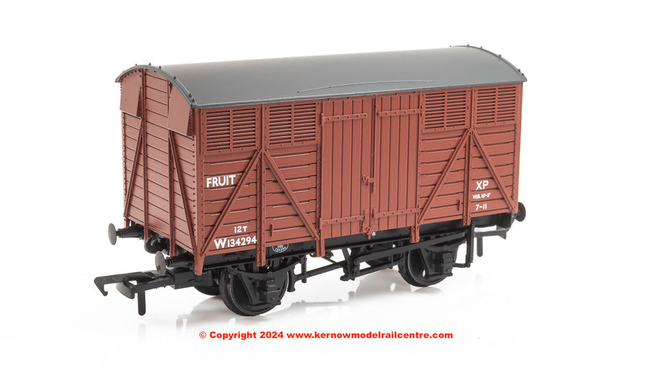 37-754E Bachmann GWR 12 Ton Fruit Van BR Bauxite (Early)