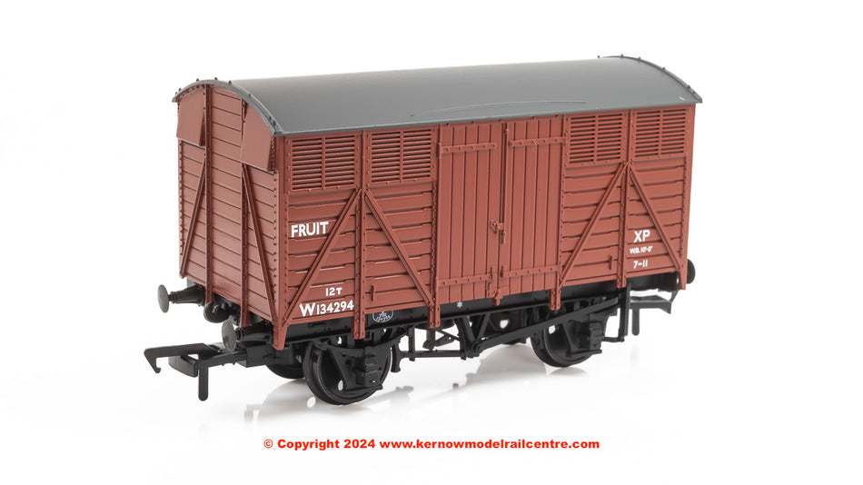 37-754E Bachmann GWR 12 Ton Fruit Van BR Bauxite (Early)