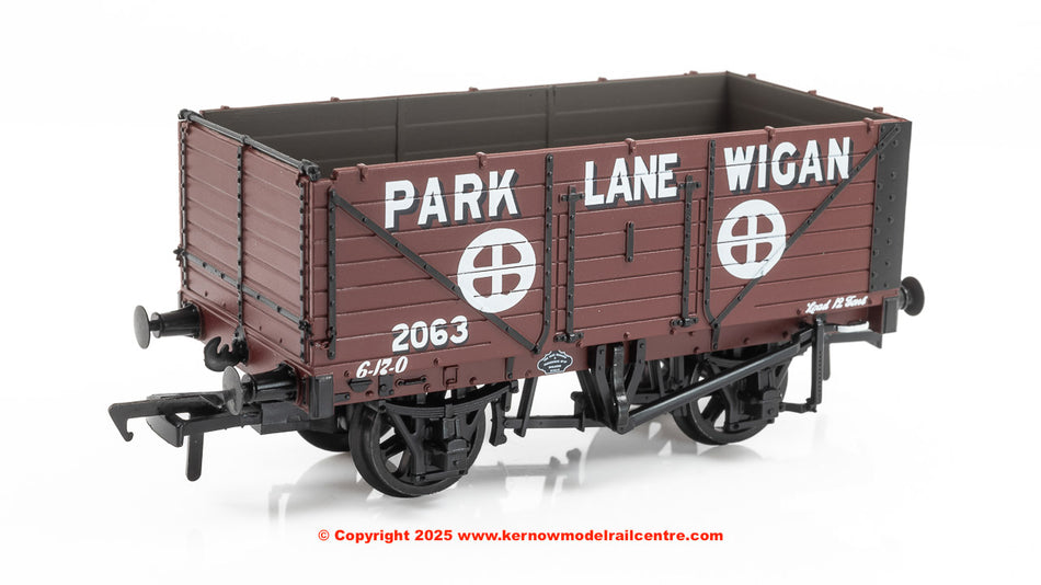 37-082C Bachmann 7 Plank End Door Wagon 'Park Lane Wigan' Brown