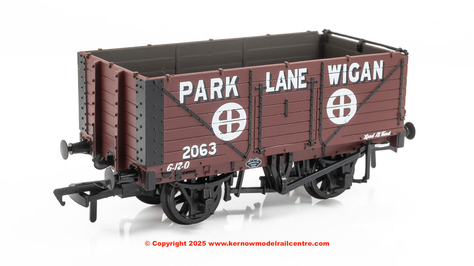 37-082C Bachmann 7 Plank End Door Wagon 'Park Lane Wigan' Brown