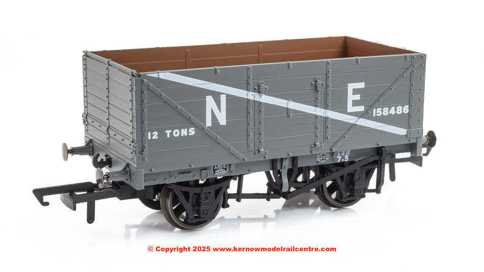 OR76MW7037 Oxford Rail 7 Plank Wagon number 158486 - NE Grey