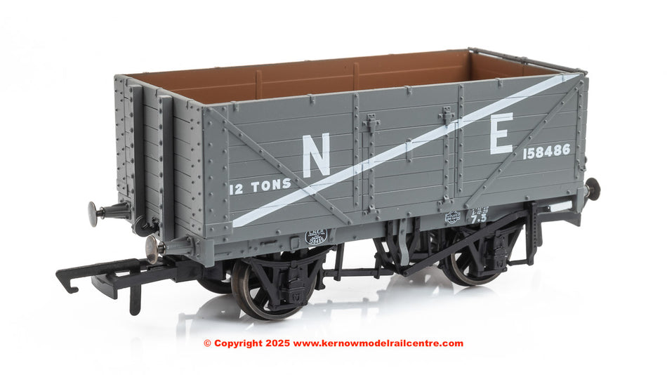 OR76MW7037 Oxford Rail 7 Plank Wagon number 158486 - NE Grey