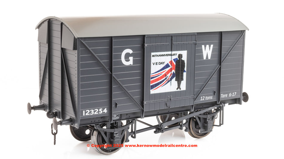 7F-066-011 Dapol GW Standard VE Day 80th Anniversary Army