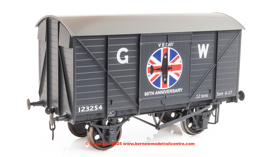 7F-066-012 Dapol GW Standard VE Day 80th Anniversary RAF