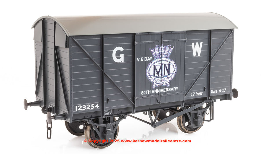 7F-066-013 Dapol Van VE Day Merchant Navy 80th