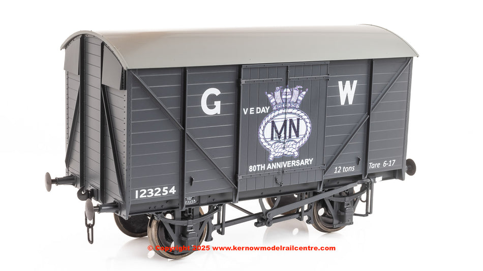 7F-066-013 Dapol Van VE Day Merchant Navy 80th