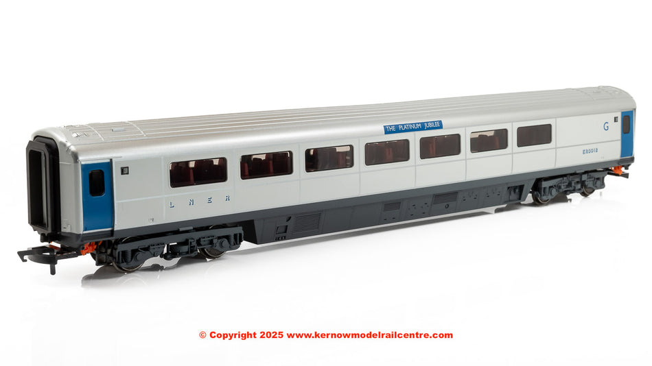 R40355E Hornby Platinum Jubilee Queen Elizabeth II Mk3 Coach