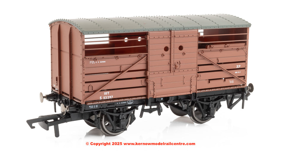 R60288 Hornby BR Ex SR Cattle Wagon 52297