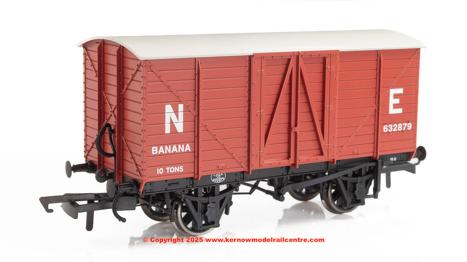 OR76BAN001B Oxford Rail GE Banana Van LNER 632879