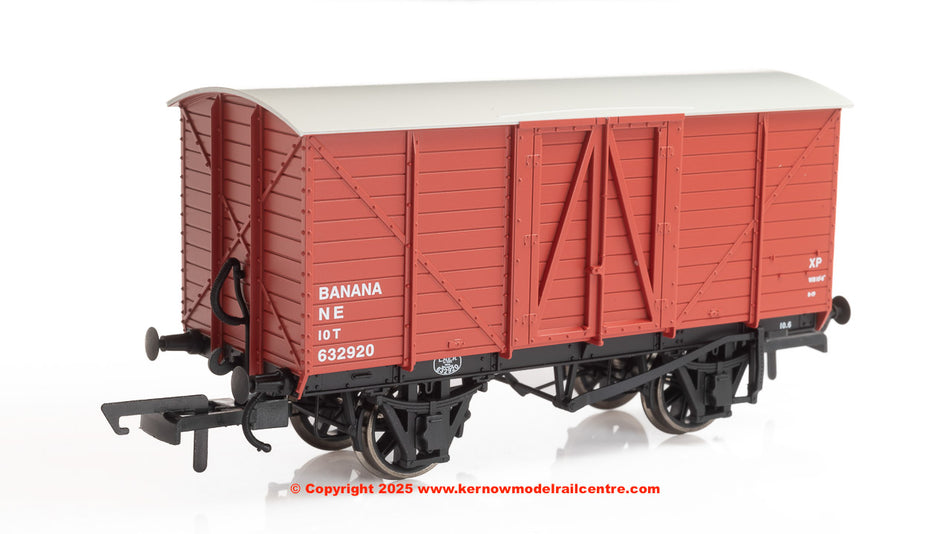 OR76BAN003B Oxford Rail GE Banana Van LNER 632920