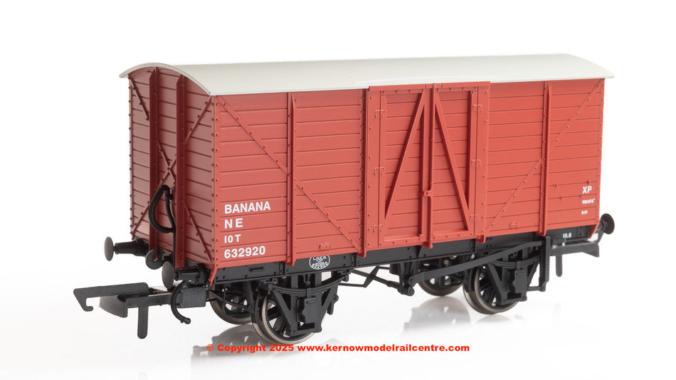 OR76BAN003B Oxford Rail GE Banana Van LNER 632920