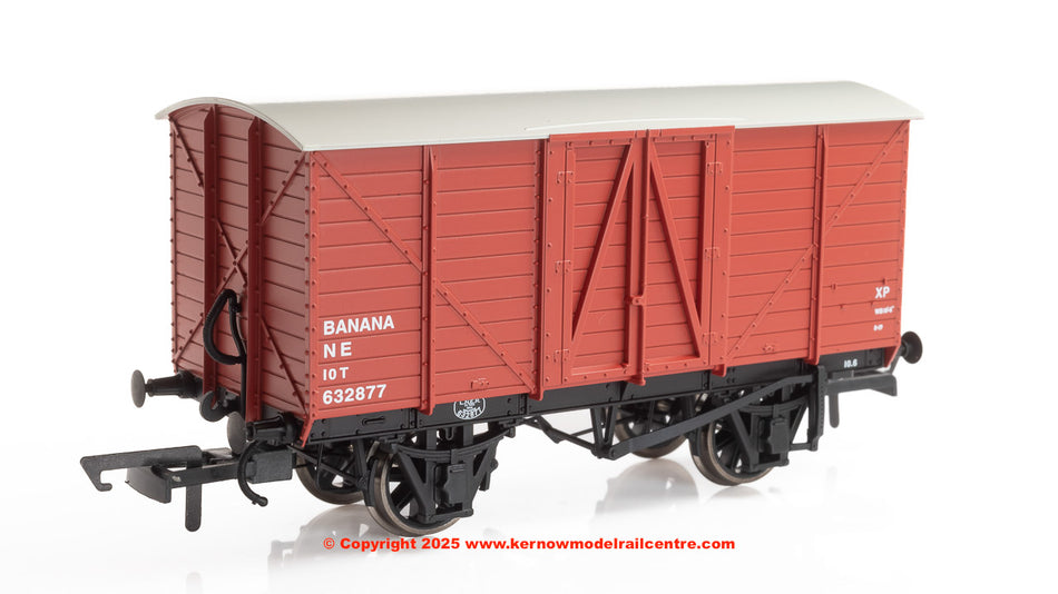 OR76BAN003 Oxford Rail GE Banana Van LNER (Post 1937) 632877