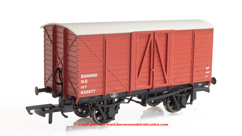 OR76BAN003 Oxford Rail GE Banana Van LNER (Post 1937) 632877