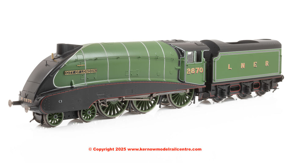 R30406 Hornby LNER Streamlined B17 City of London 2870