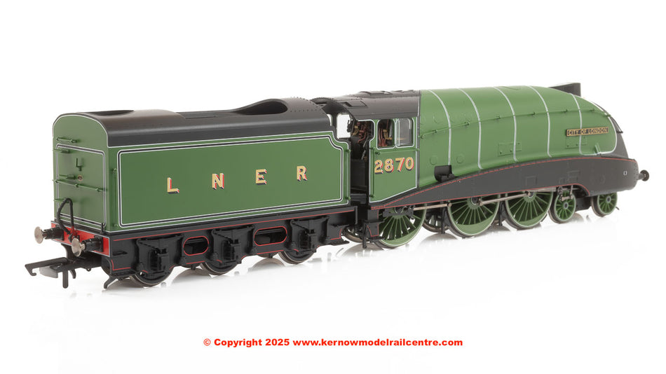 R30406 Hornby LNER Streamlined B17 City of London 2870