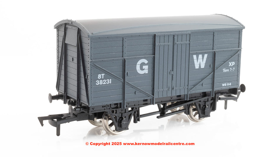 4F-015-001 Dapol Fruit Mex Wagon Number 38231 in GWR livery