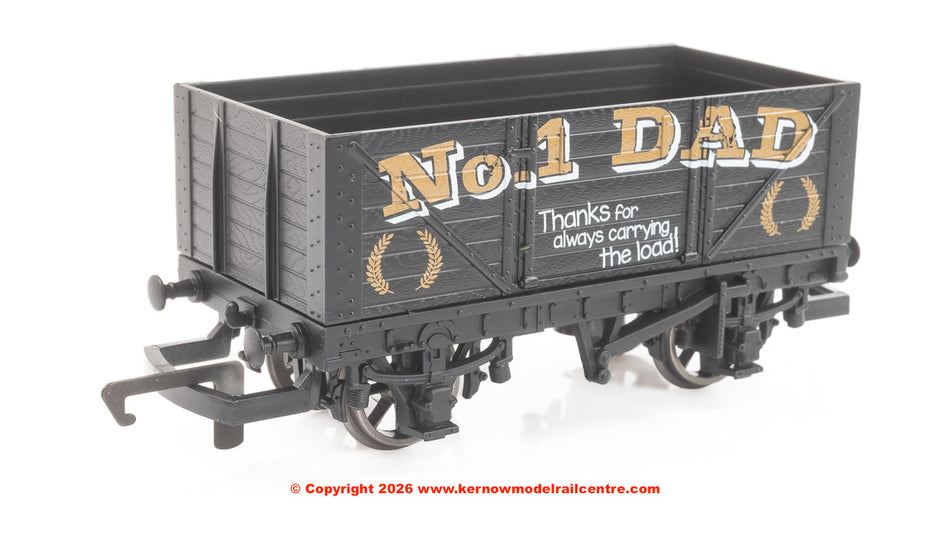 R60323 Hornby 2026 Father's Day Wagon