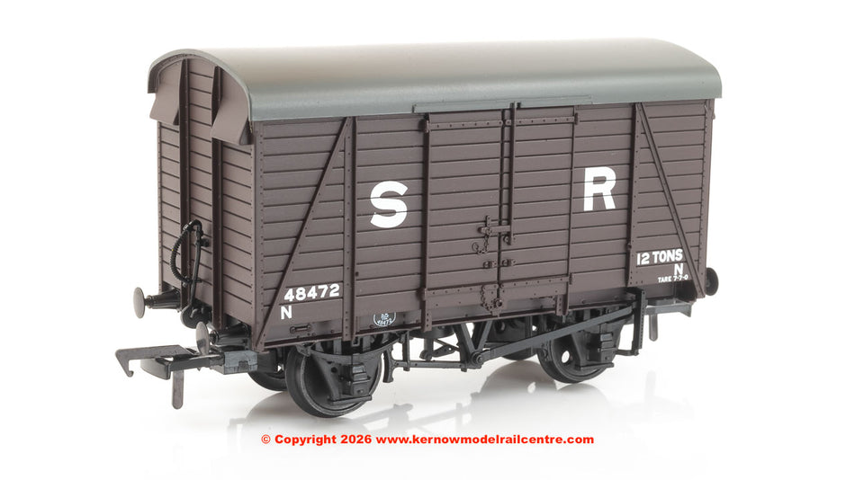 38-070E Bachmann SR 12T Even Planked Ventilated Van SR Brown
