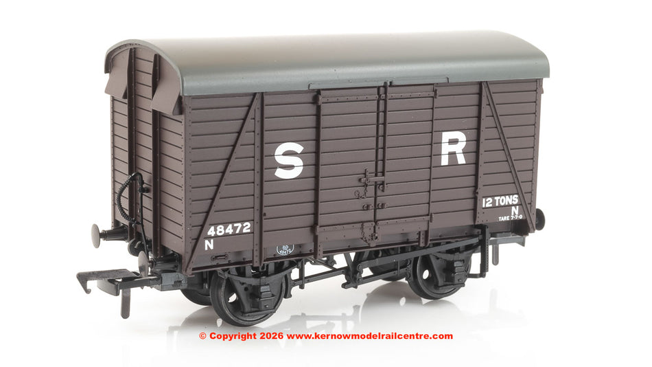 38-070E Bachmann SR 12T Even Planked Ventilated Van SR Brown