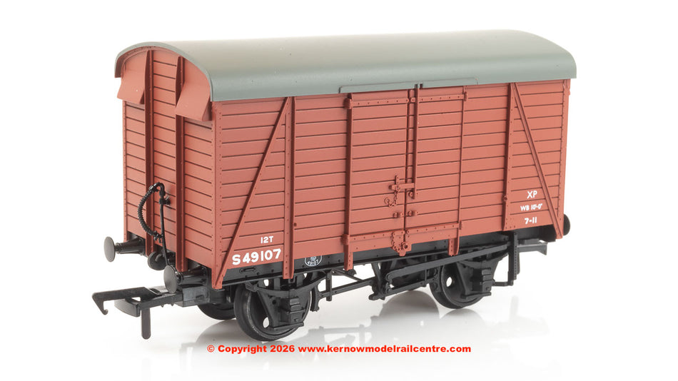 38-071C Bachmann SR 12T Even Planked Ventilated Van BR Bauxite (