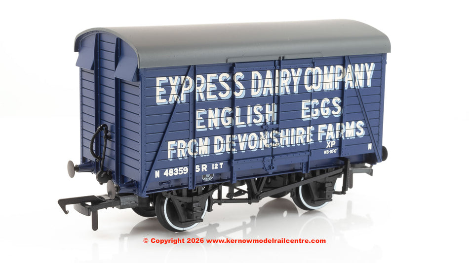 38-072A Bachmann SR 12T Ventilated Van 'Express Dairy'