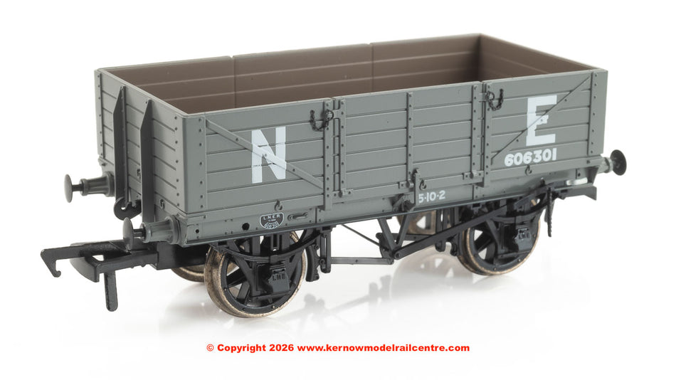 972010 Rapido GER Dia.17 5-plank - LNER (pre-36) No.606301