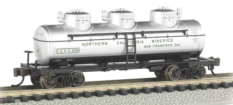 17153 Bachmann 3-Dome Tank Wagon number 8302 Northern California