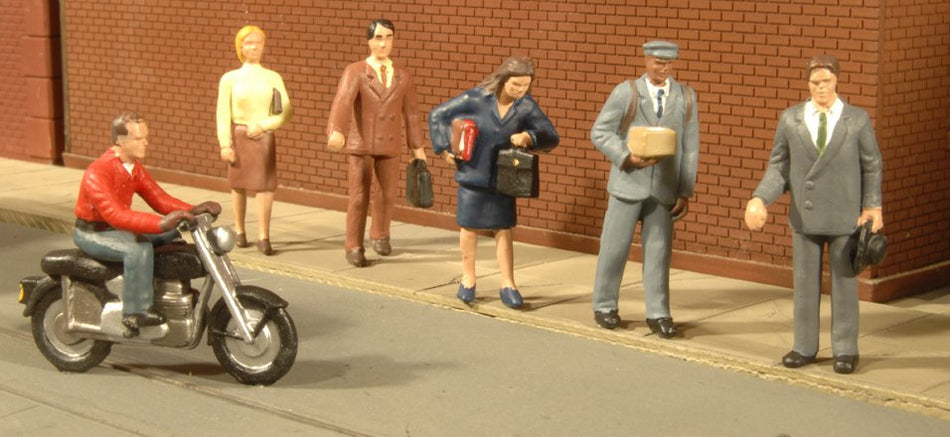 33101 Bachmann HO City People with Vehicle (7 pc)