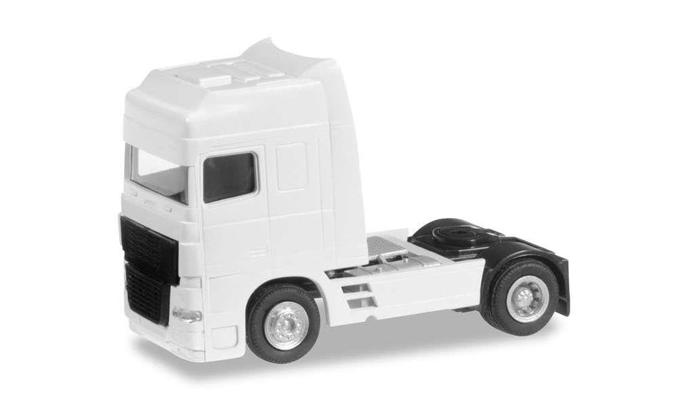GM3930201 Gaugemaster DAF XF 105 SSC Tractor Unit White (2)