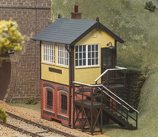 LK715 Peco O Gauge Lineside Signal Box - Brick Base.