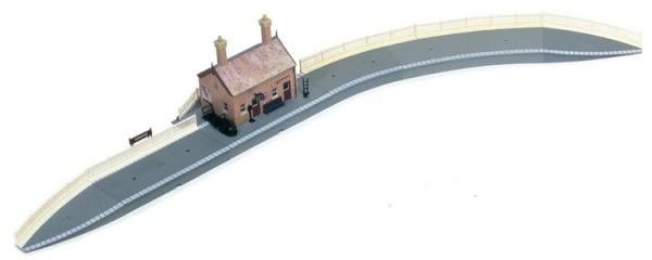 R8000 Hornby Country Station