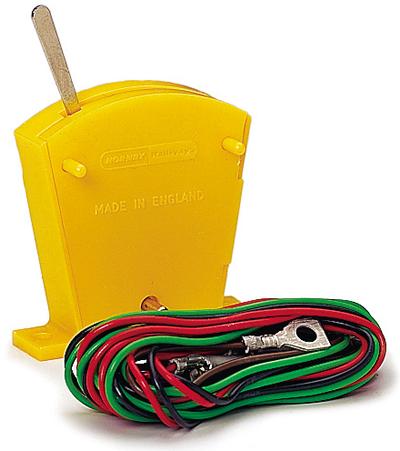 R046 Two Way Lever Switch On / On Yellow