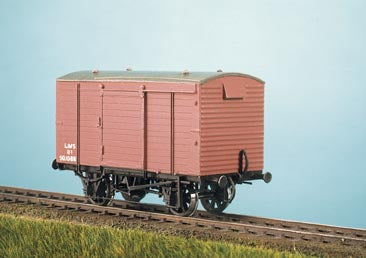 PC572 Parkside LMS Ventilated Van kit previously Ratio 572