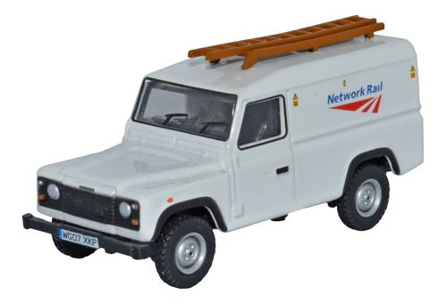 76DEF008 Oxford Diecast Land Rover Defender - Network Rail