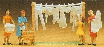 14050 Preiser Women Hanging Washing (4)