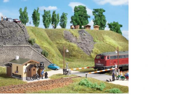 11345 Auhagen HO Level crossing with keepers house