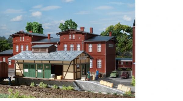 11351 Auhagen HO Freight shed