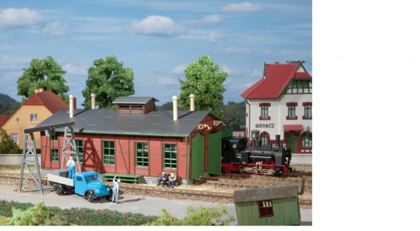 11355 Auhagen HO Double track locomotive shed with gantry crane