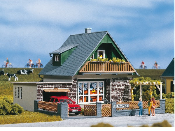 11387 Auhagen HO House Michaela