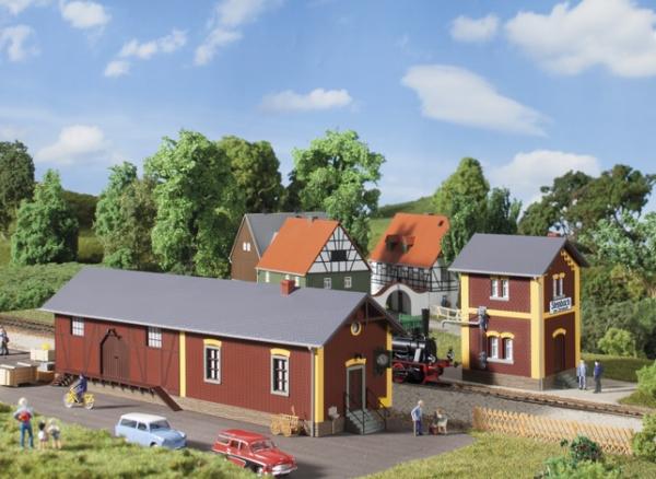 11435 Auhagen HO Steinbach station with water house