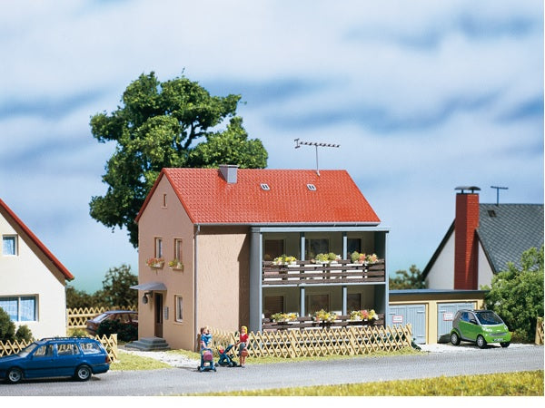 12236 Auhagen 1:100 Multi - Family house