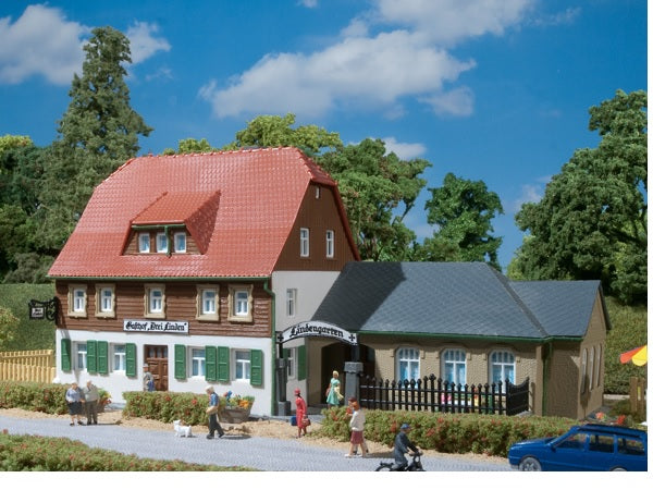 12239 Auhagen 1:100 Village Inn