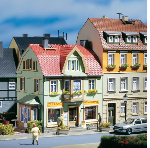 12247 Auhagen 1:100 House with bakery