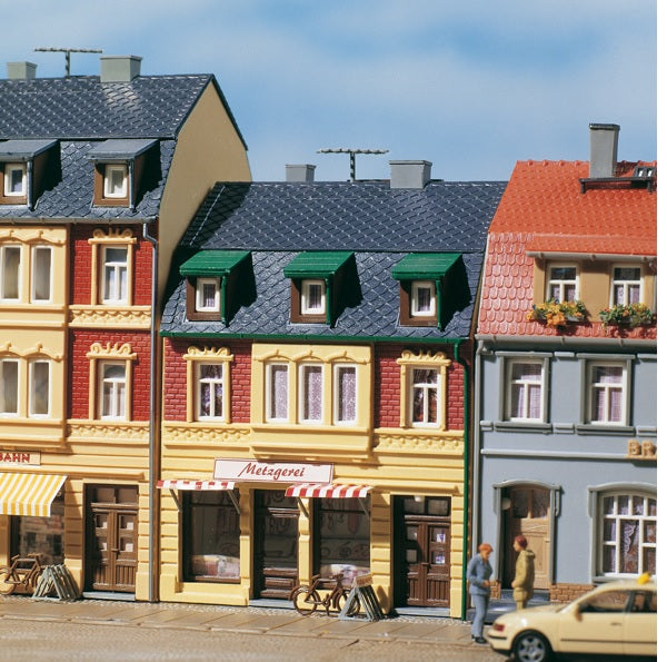 12248 Auhagen 1:100 Town house with butchers shop