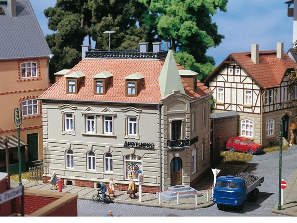 12269 Auhagen 1:100 Corner house with pharmacy