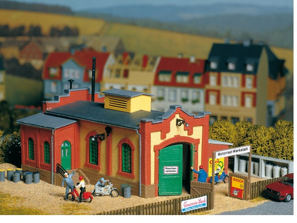 12344 Auhagen 1:100 Service station